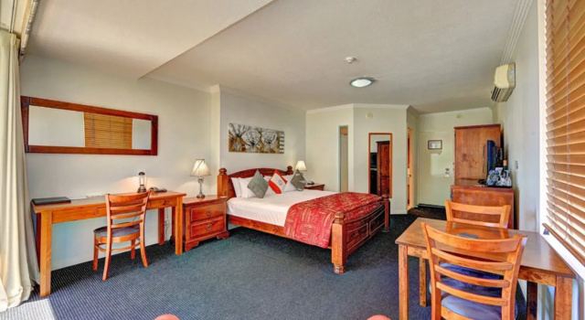 Burnett Riverside Hotel