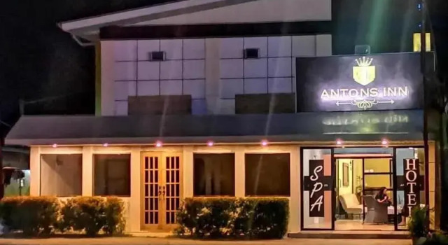 Anton's Inn Hotel, Book Hotel Hoteller i Balanga med parkering, Parkering