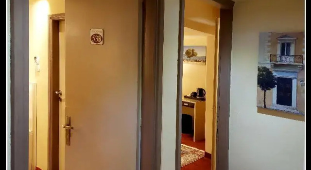 Трёхместный номер Standard с балконом Lakonia Hotel