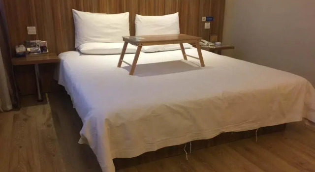 Eaka 365 Hotel Shahe Guomao Branch, Book Hotel Shahe Hebei