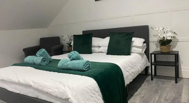 2 Bed Flat - Sleeps 6 - Parking - Wifi