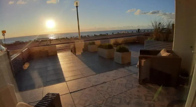 Апартаменты Bennys Beach House 1