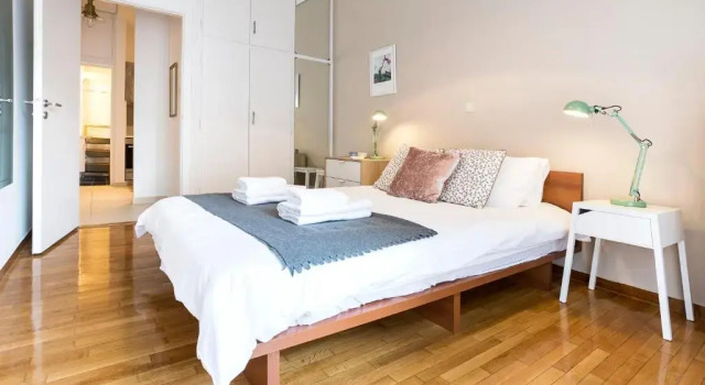 1 KM from The Acropolis 1 Bedroom Apt Netflix And Washing Machine, Забронировать Отель Афины Острова Саронического залива - Аттика, рядом с Холм Филопаппос