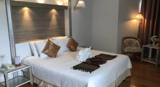 Полулюкс Thongtarin Hotel