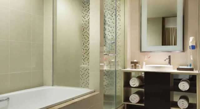 Двухместный номер Deluxe с балконом Отель Courtyard by Marriott Manado