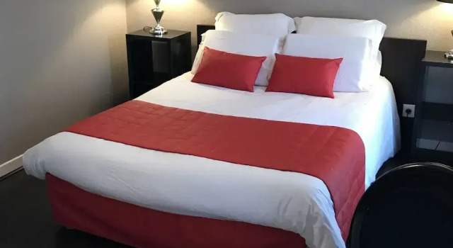 Hotel lAvenue, Забронировать Отель Шантийи Oise