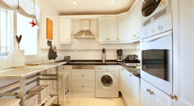 Апартаменты с 2 комнатами с балконом Luxury beach apartment Elviria, Marbella