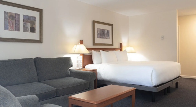 Robin Hood Inn & Suites
