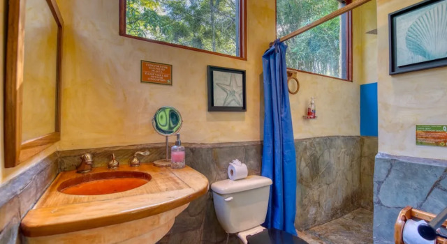 Люкс Luxury с 3 комнатами с видом на сад Tree House Beachfront Lodge