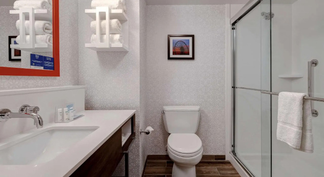 Четырёхместный номер Standard Hampton Inn Crown Point, In