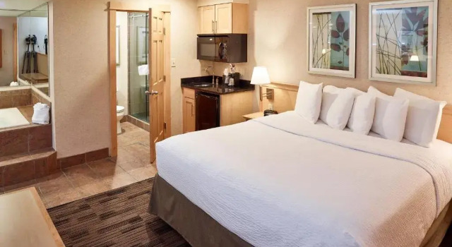 Люкс LivINN Hotel Minneapolis North / Fridley
