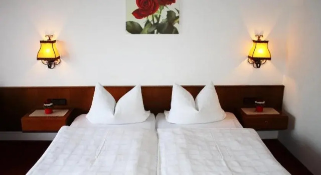 Gasthof Hotel Schwarzes Roß, Prenota Hotel Bad Berneck im Fichtelgebirge Fichtel Mountains