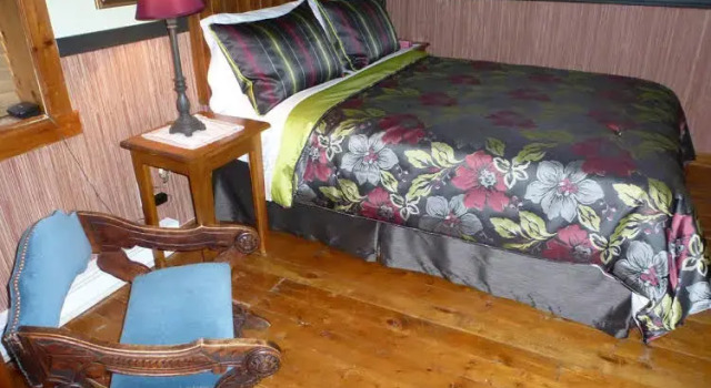 B&B Les Deux Pignons, Boek Bed and Breakfast Petit-Saguenay Quebec