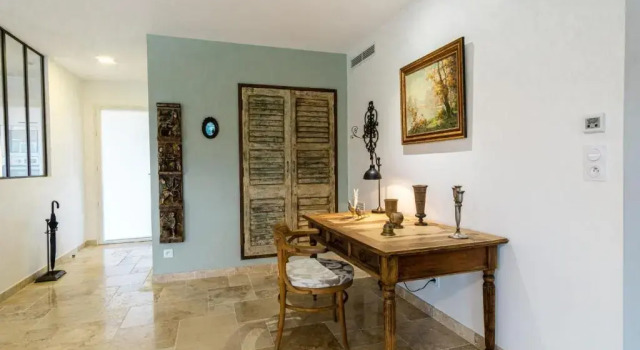 Stunning House on the Edge of the Luberon, Reservar Hotel Hotéis em Cheval-Blanc com estacionamento, Estacionamento