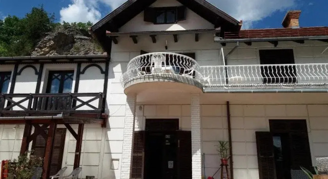 Valcsics Villa Panzio, Book Villa Villaer i Baranya, Villa