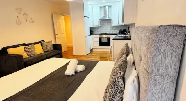 Номер Standard Stay Near Heathrow! Pristine, Convenient & Only 5 Mins to the Terminals