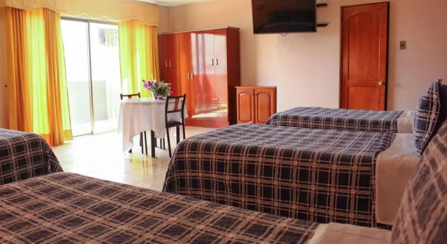 Четырёхместный номер Superior с балконом Hotel Costa Pacifico