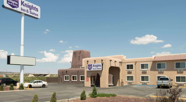 Knights Inn Gallup at 3208 W Hwy 66, Book Hotel Hoteller i Gallup med pool, Swimmingpool