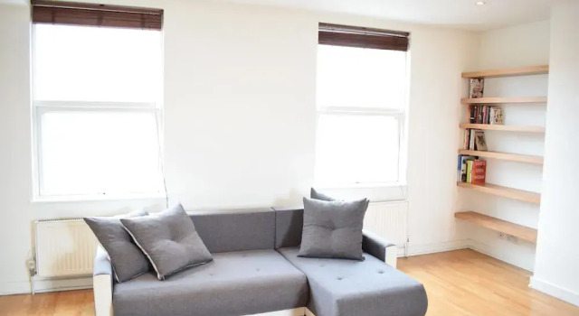 Sunny & Spacious 2 Bed Flat in North West London, Забронировать Отель Отели Англии 3 звезды, 3*