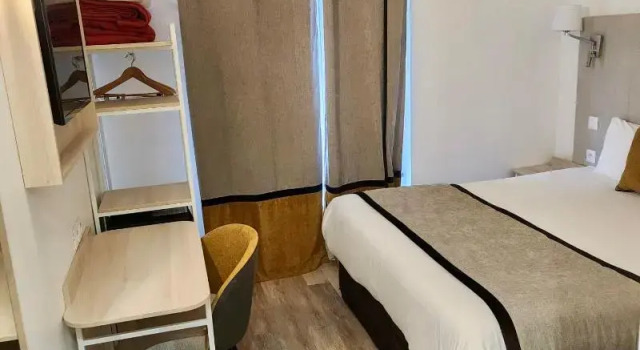 Трёхместный номер Standard Hôtel Derby Eiffel