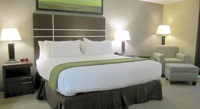 Номер Standard Holiday Inn Express Golden-Kicking Horse by IHG
