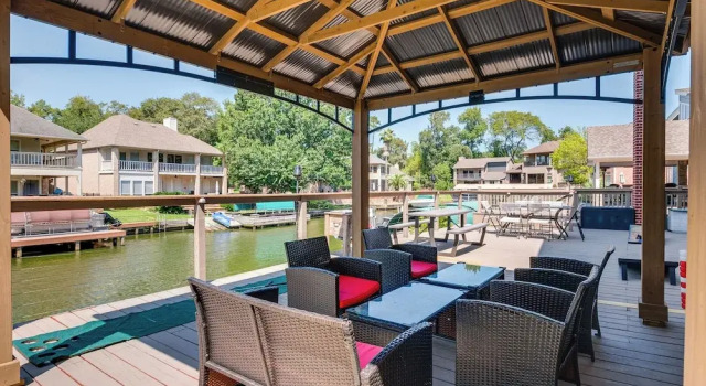 Коттедж Beautiful Montgomery Home w/ Lakefront Deck!