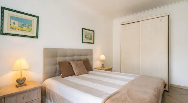 Pedra dos Bicos - Apartamento para 4 com acesso privilegiado à praia, Boek Appartement Oura Albufeira