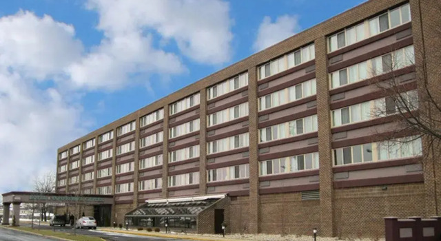 Best Western Plus Lansing, Book Hotel Hoteller i Lansing med parkering, Parkering