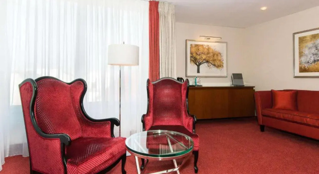Полулюкс Best Western Plus Hotel St. Raphael