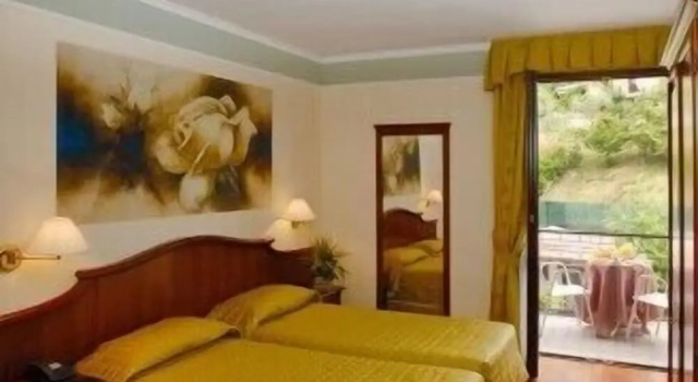 Семейный номер Standard с балконом Hotel Astra