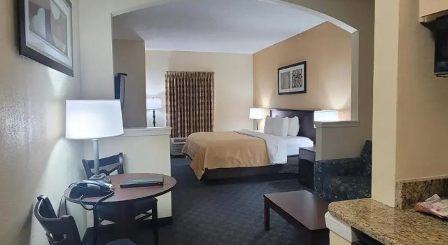 Люкс Quality Inn & Suites Irving DFW Airport South