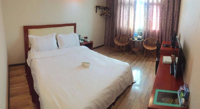Qingzhen Three Tree Hotel, Prenota Hotel Qingzhen Guizhou