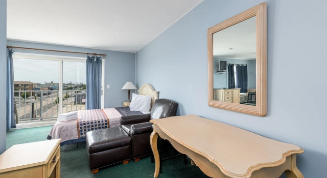 Четырёхместный номер Deluxe с балконом Hotel Charlee Villas by the Beach
