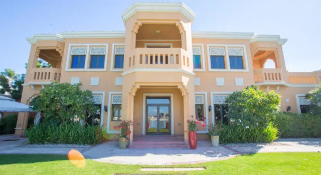 Prvt Pool Beach in Luxury Palm Jumeirah Villa, Забронировать Вилла Отели Эмирата Дубая с парковкой, Парковка