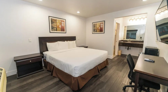 Monterey Surf Inn, Забронировать Мини-отель Мотели Монтерей, рядом с Колледж полуострова Монтерей, Мотель