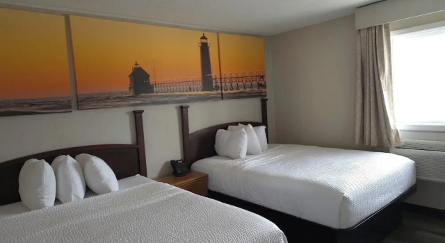 Четырёхместный люкс c 1 комнатой Days Inn and Suites by Wyndham Port Huron