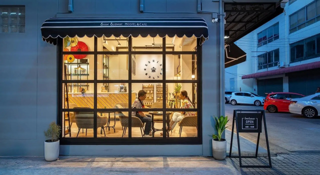 Siam Subway Hostel and Café