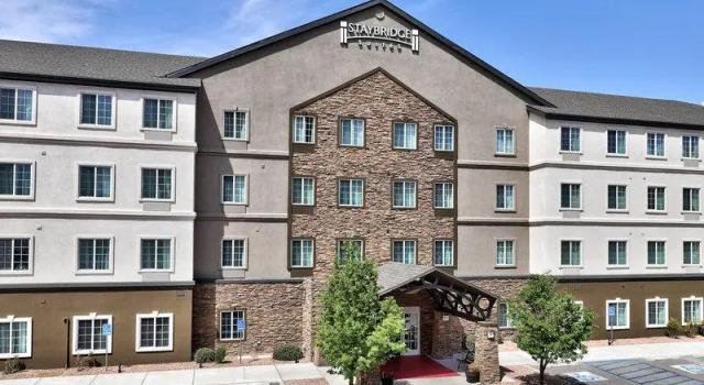 Кровать в общем номере Staybridge Suites - Albuquerque Airport by IHG