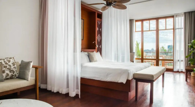 Полулюкс с балконом Amanjaya Pancam Phnom Penh