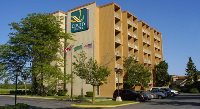 Люкс Economy Quality Hotel & Conference Centre