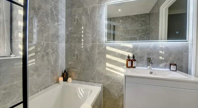 Stylish 2 bed House With Parking in Rugby, Забронировать Отель Отели Уорикшир с парковкой, Парковка