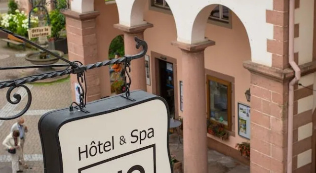 L Hôtel & Spa Ribeauville-proche Colmar & Haut Koenigsbourg, Book Resort Hotels in Alsace with a Pool, Swimming Pool