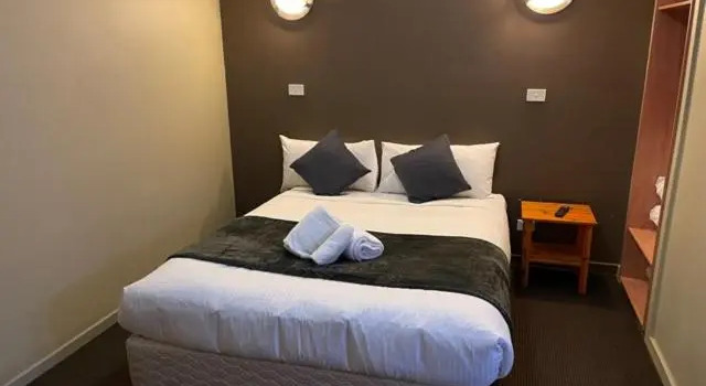 Апартаменты The Astor Hotel Motel