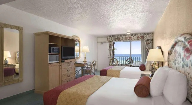 Семейный номер Standard Days Inn by Wyndham Panama City Beach Beachfront Resort