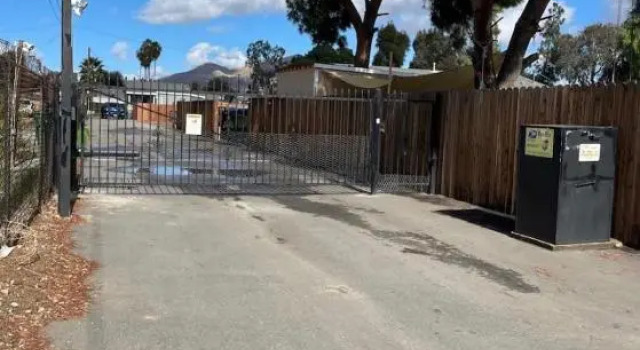 RV1 Wonderful RV in the heart of MOVAL private freeparking Netflix, Book Hotel Moreno Valley Californien