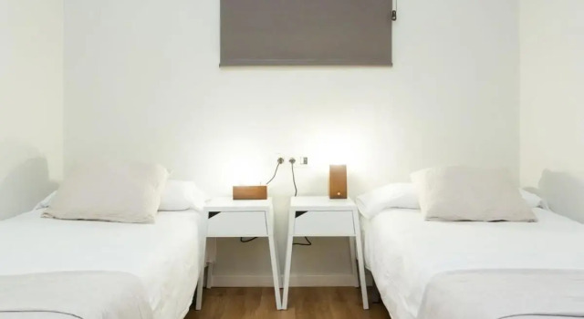 Bright and modern 4bedroom with terrace in Las Ramblas P1, Забронировать Отель Барселона провинция Барселона, рядом с Приход Св. Августина