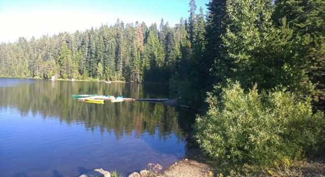 Snowflower Camping Resort Wheelchair Accessible Cottage 8, Buchen Sie Campingplatz Emigrant Gap Kalifornien