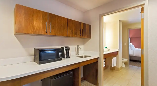 Четырёхместный люкс с 2 комнатами Holiday Inn Express & Suites Tavares by IHG