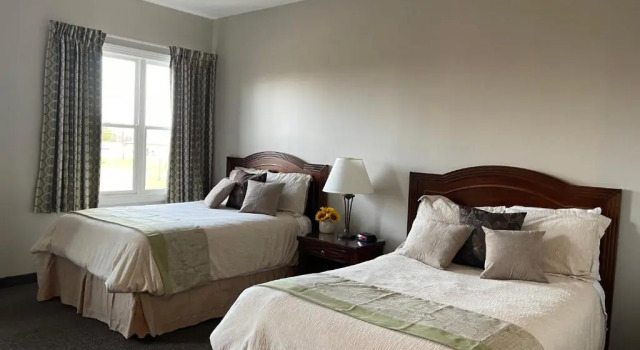 Номер Deluxe Brinton Suites