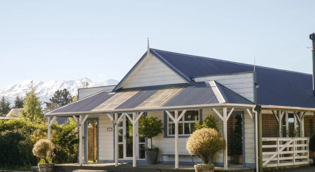 Tongariro Crossing Lodge, Prenota Bed & breakfast Waimarino Nuova Zelanda
